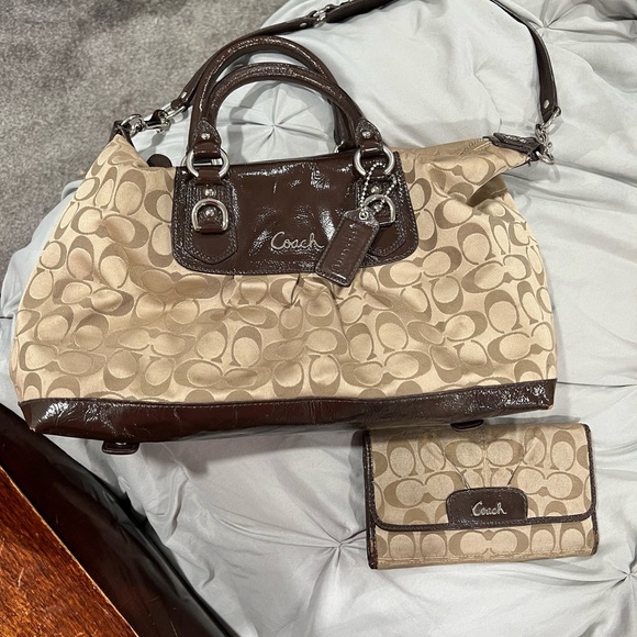 Authentic Brown and Tan Signature Tote Bag - Picture 1 of 3